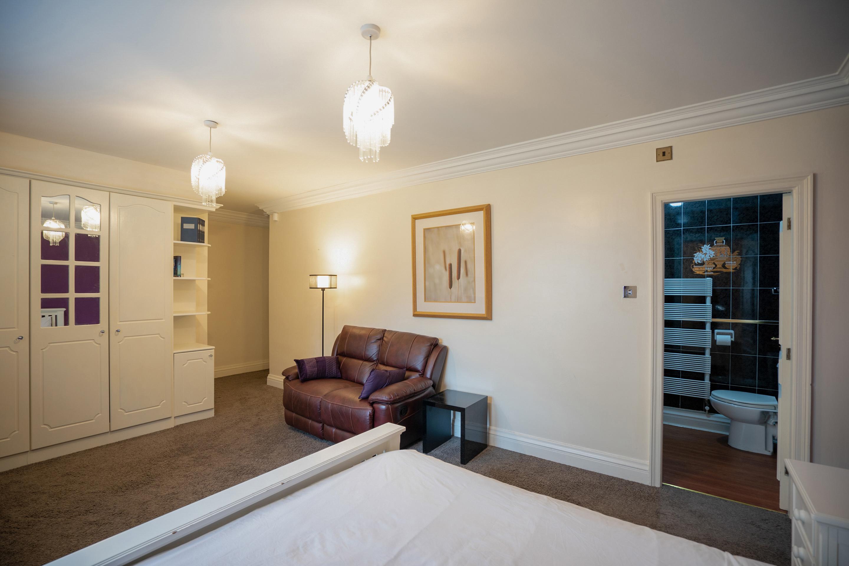 Oyo Oakcroft Guest House Manchester Airport Ringway Exterior photo