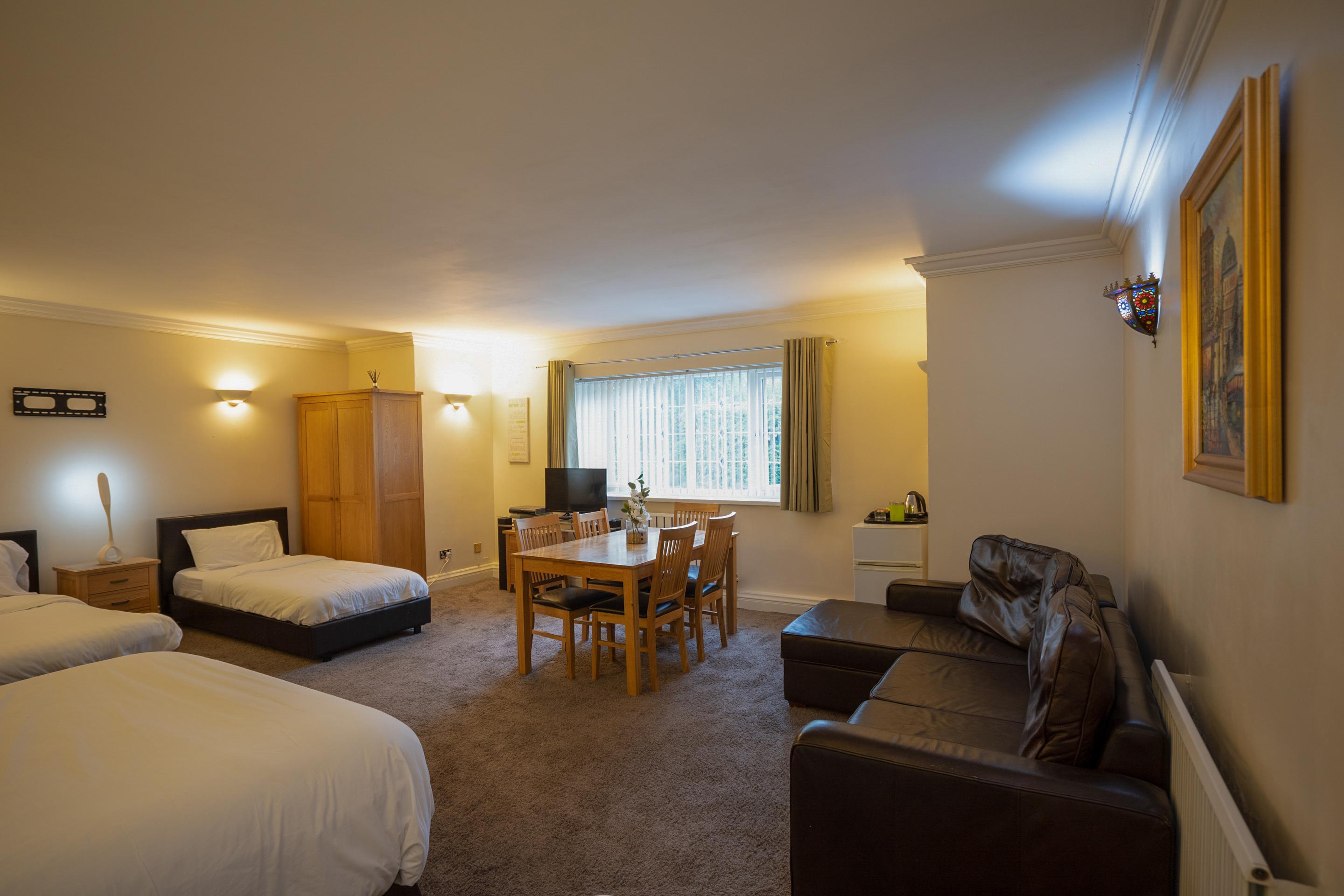 Oyo Oakcroft Guest House Manchester Airport Ringway Exterior photo