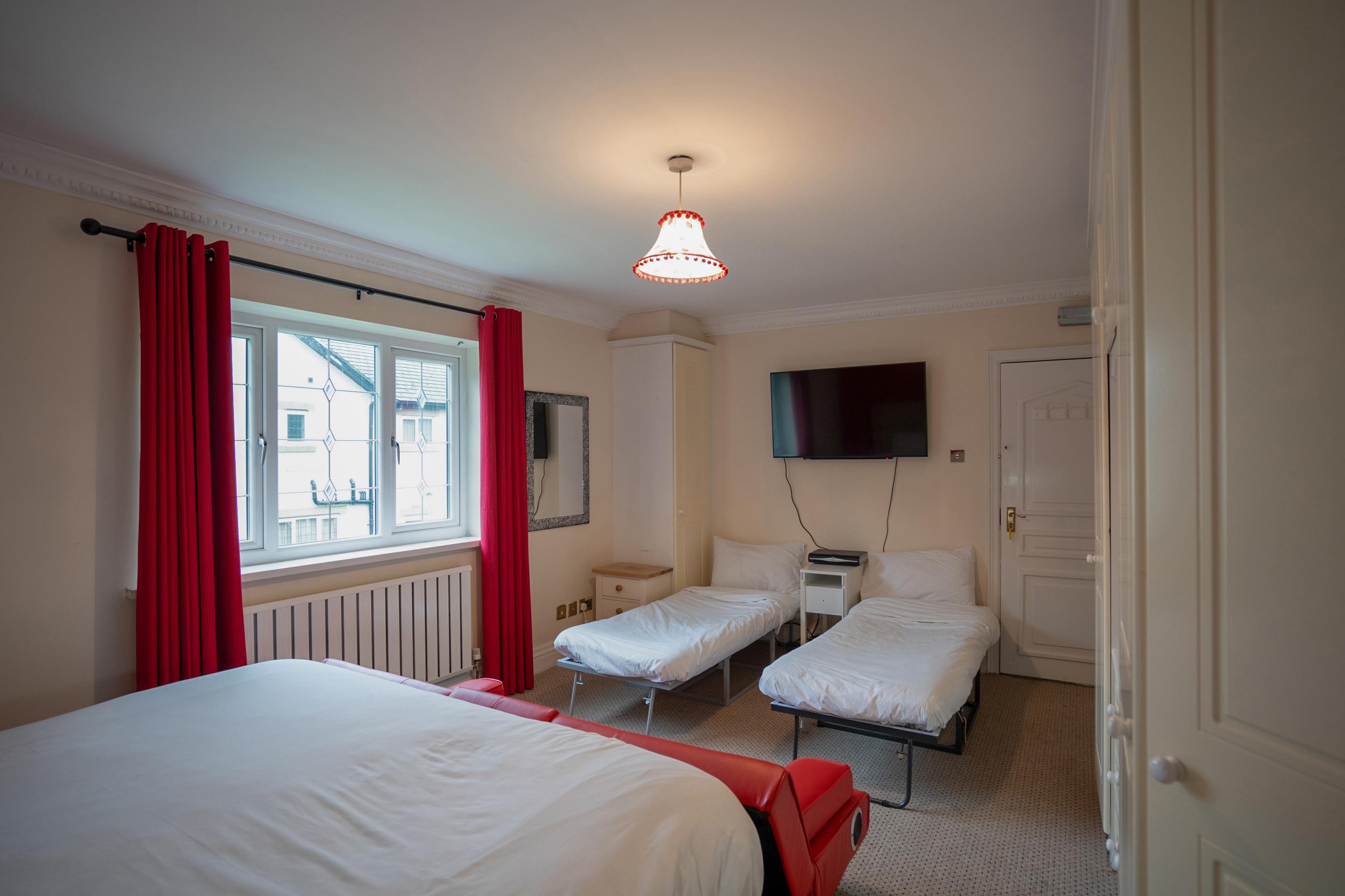 Oyo Oakcroft Guest House Manchester Airport Ringway Exterior photo